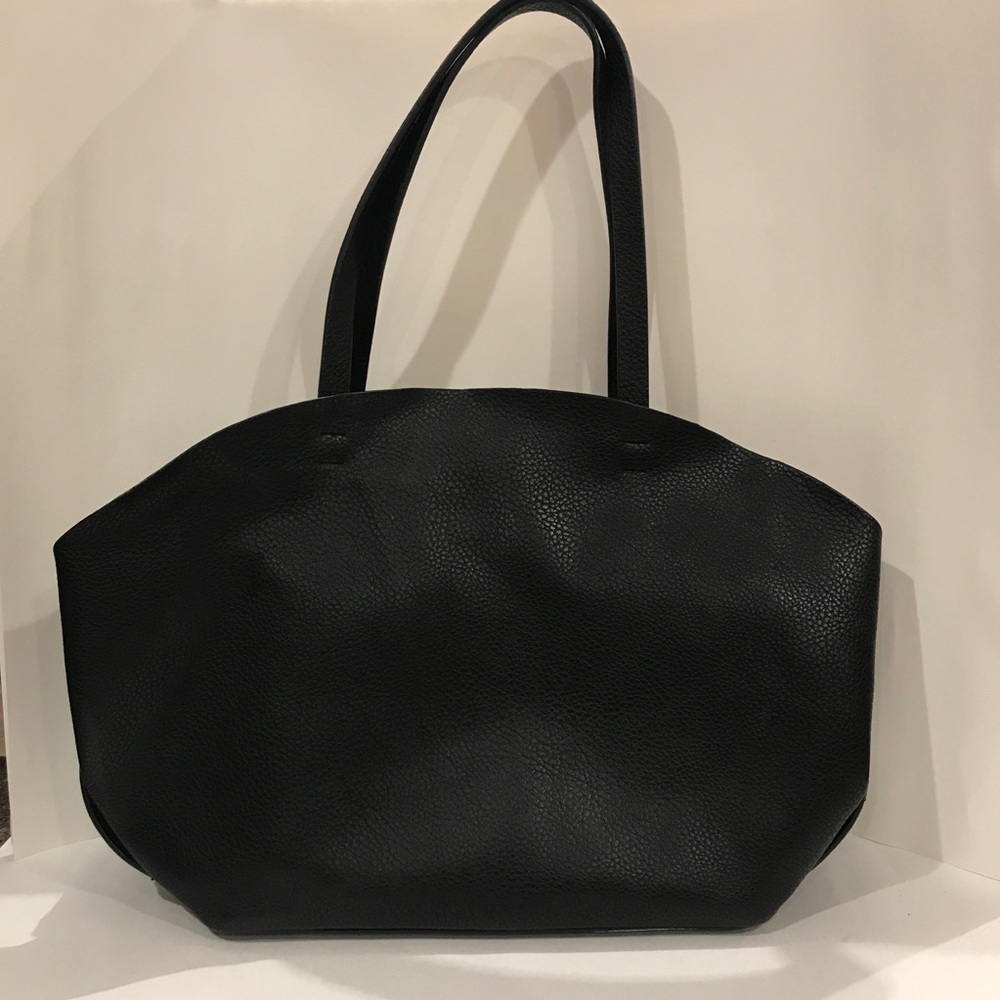 Black shoulder bag